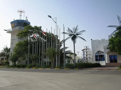 The truth about claims that a video shows Syrian personnel targeted by a missile at "Riyan" Airport